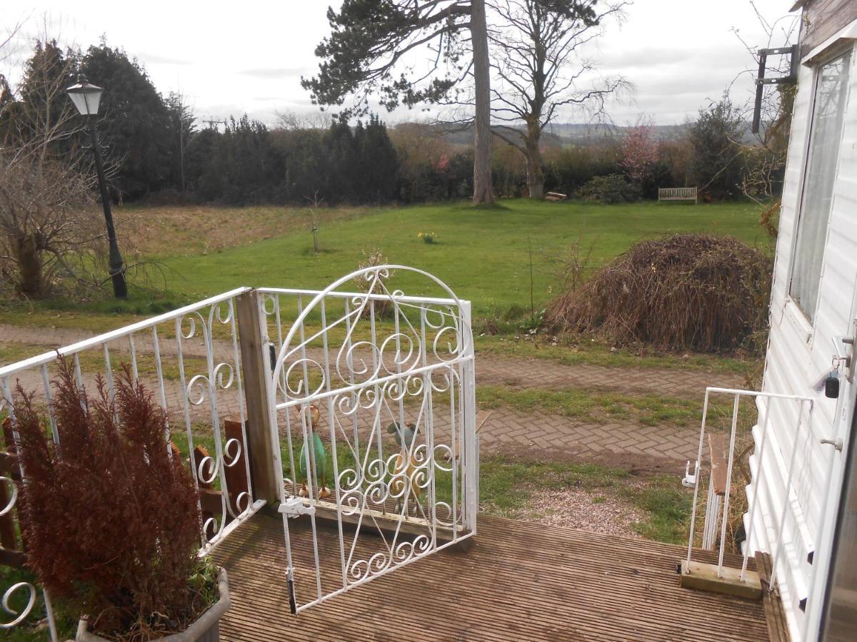 'The Cabin'. A Cosy Private & Secure Holiday Home. Padeswood 外观 照片